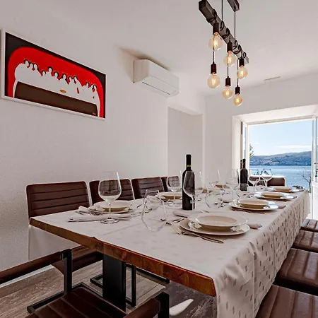 Awesome In With House Sea View
