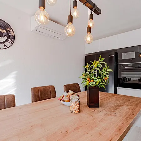 Awesome In With Wifi بيت للعطل *