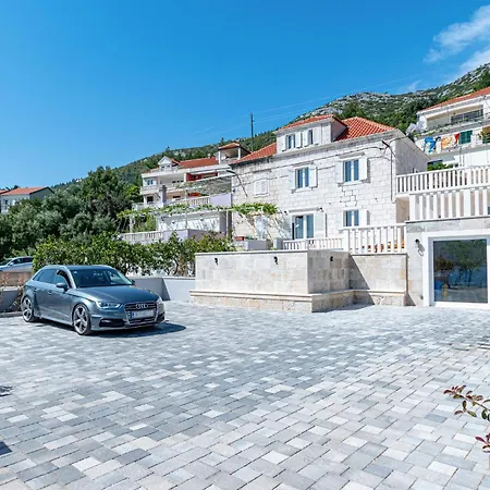 Awesome In With House Sea View